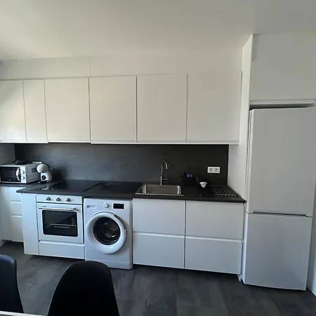 Vivienda Quina * Лахе